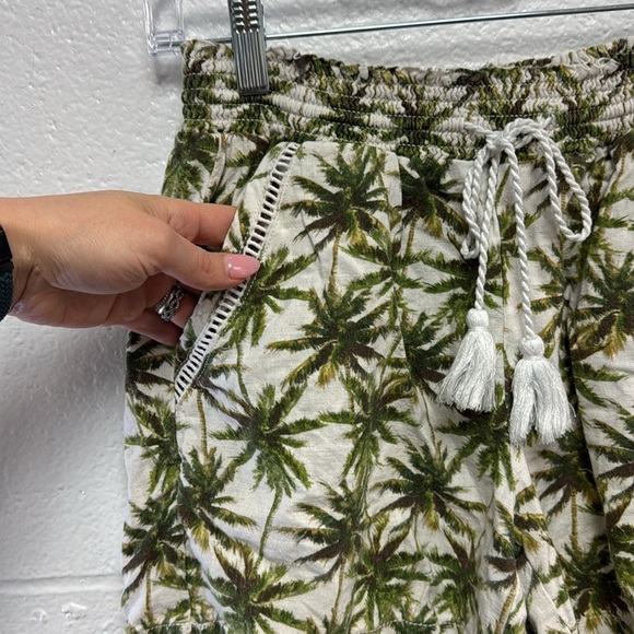 Briggs New York Green and White Cargo Shorts with Palm Tree Print - Picture 4 of 7